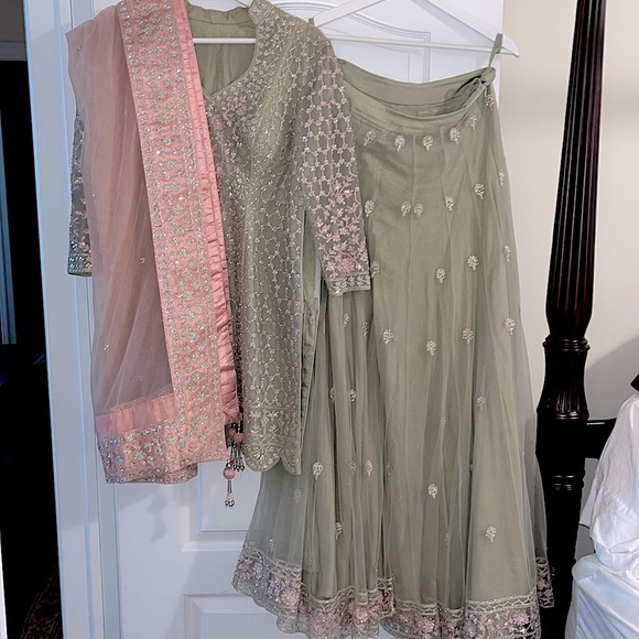 Sage embellished full set with complimentary embroidered pink scarf - Picture 1 of 6